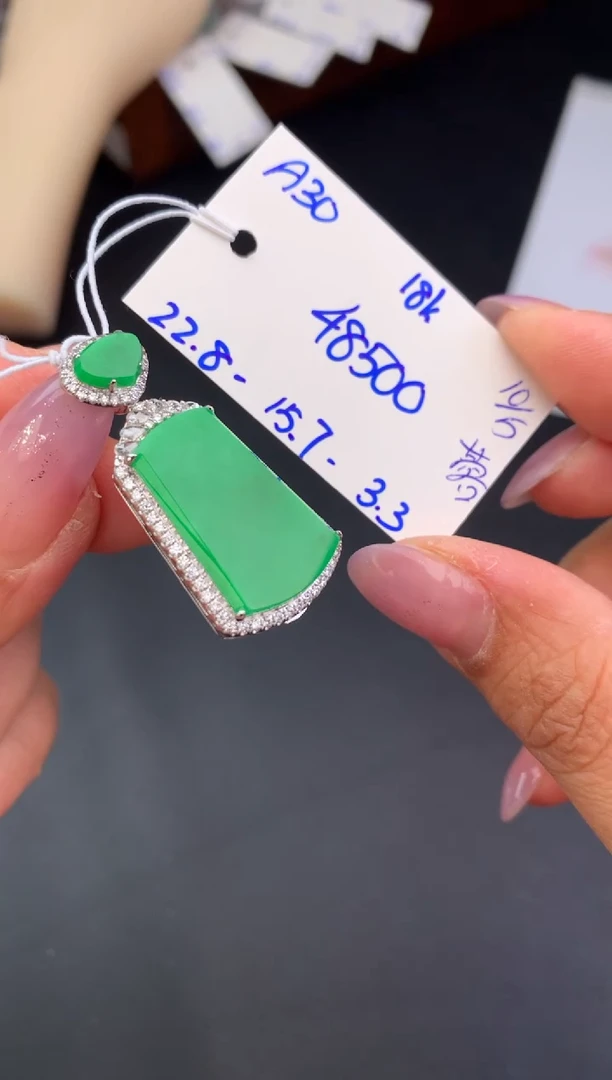 翡翠18K金镶嵌颈饰挂件