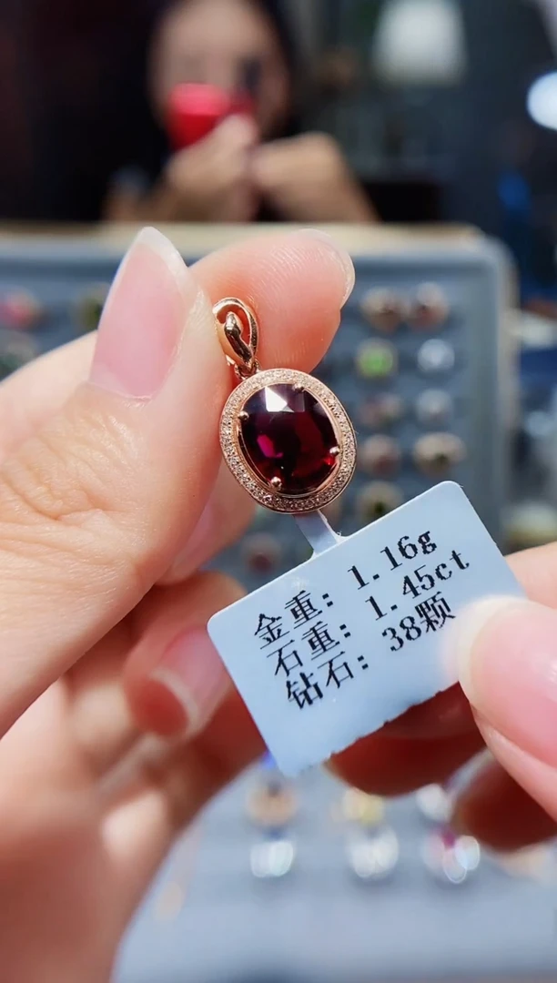 颈饰18K金镶嵌碧玺1.45.