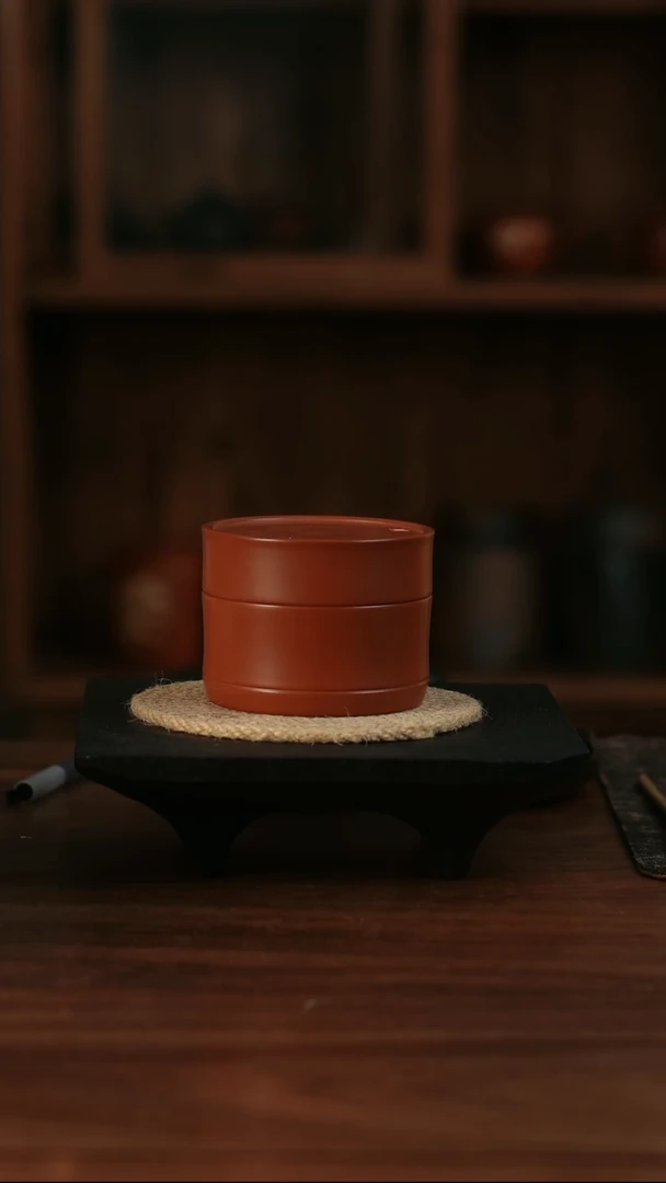 二生陶作微瑕60克矮青岩罐映禄红