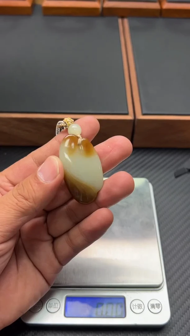 吊坠(赠链)未镶嵌和田玉若羌微色差