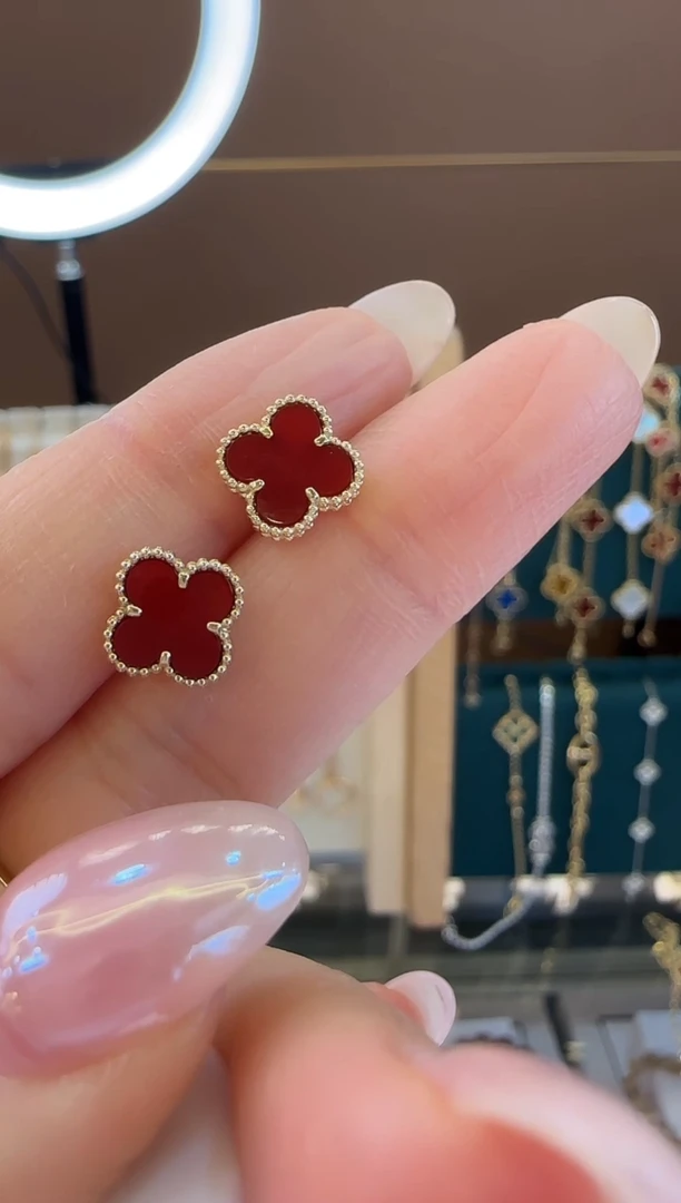 18K金镶嵌耳钉玛瑙/玉髓10mm红花耳钉