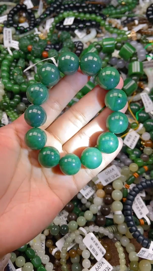 和田玉未镶嵌颈饰1