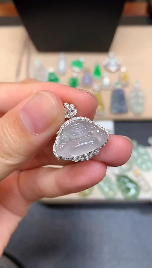 颈饰18K金镶嵌翡翠佛公【无服务费