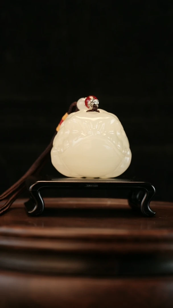 云南石荔枝白雕刻：恶霸金蟾