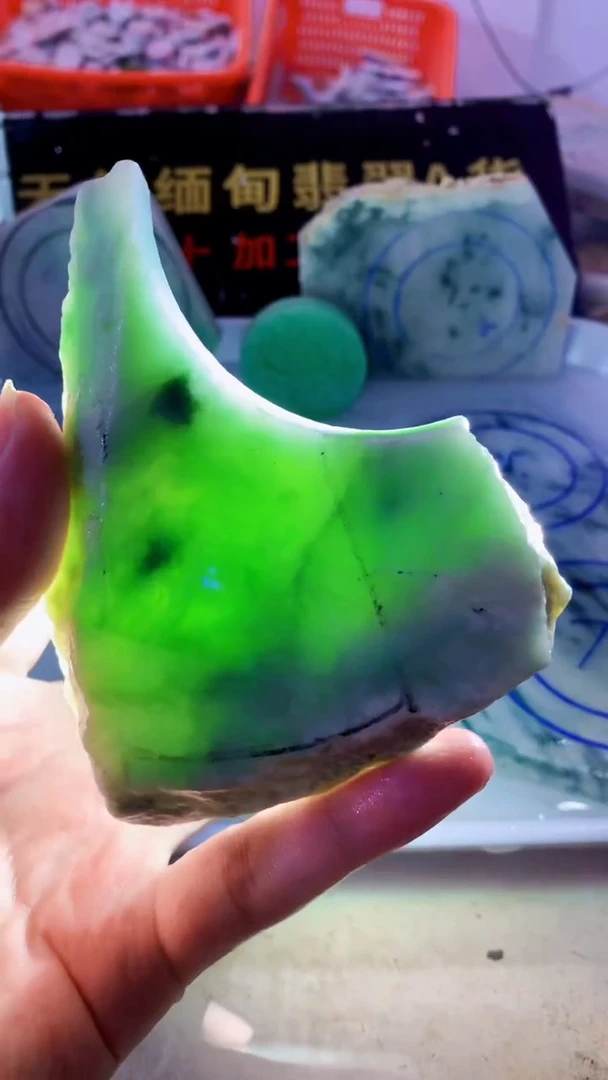 颈饰未镶嵌翡翠猴**鱼甸A货翡翠史