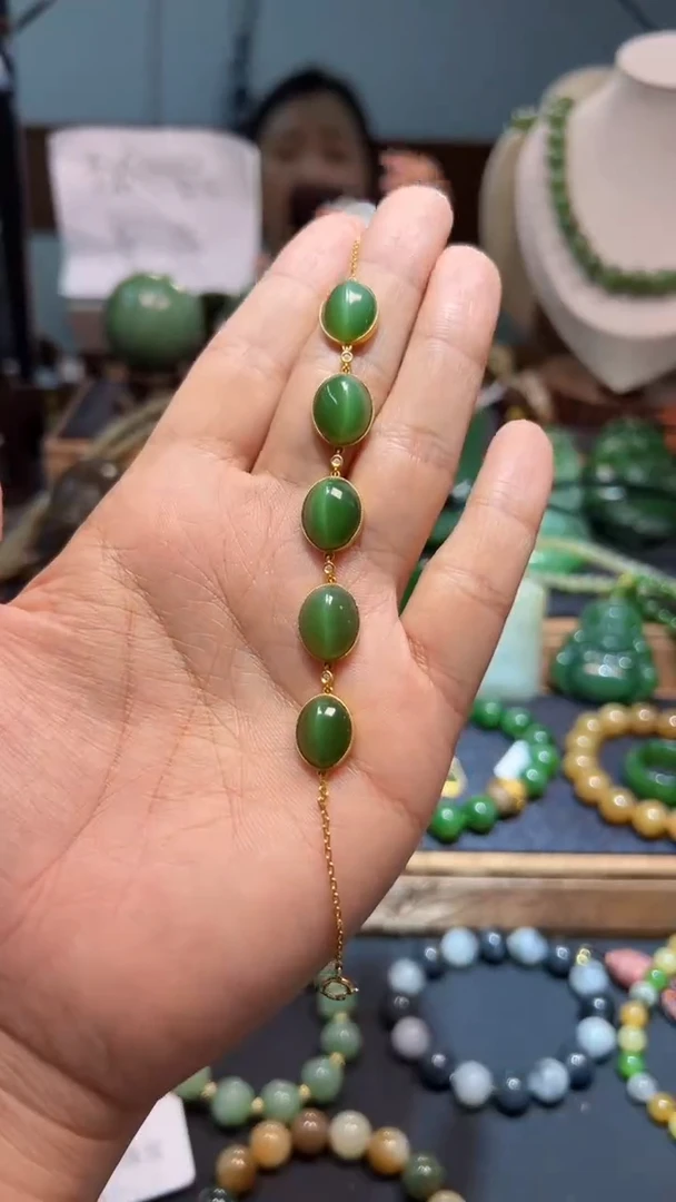 18K金镶嵌手链和田玉1