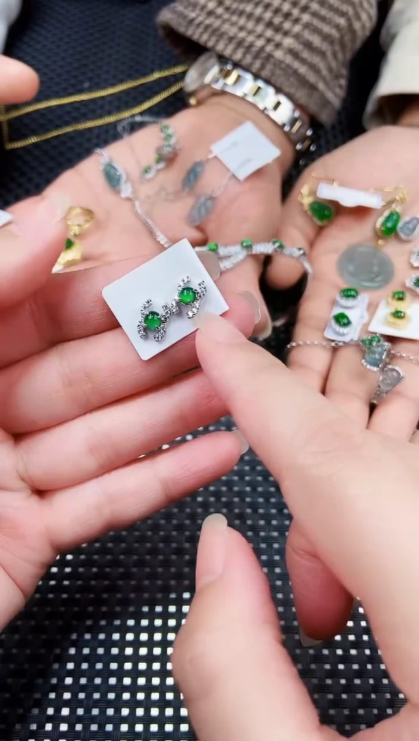 【闪购商品】翡翠耳饰未镶嵌11111111