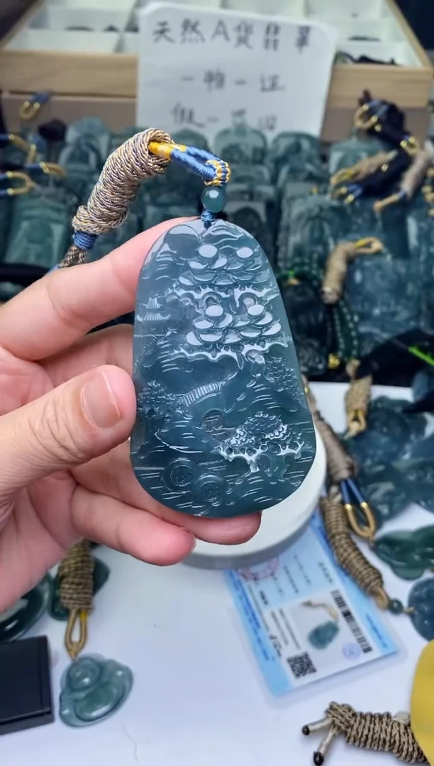 颈饰未镶嵌翡翠