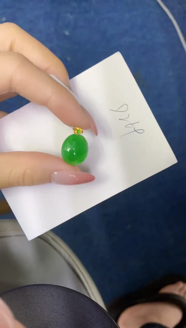 翡翠18K金镶嵌颈饰缅甸天然翡翠A货