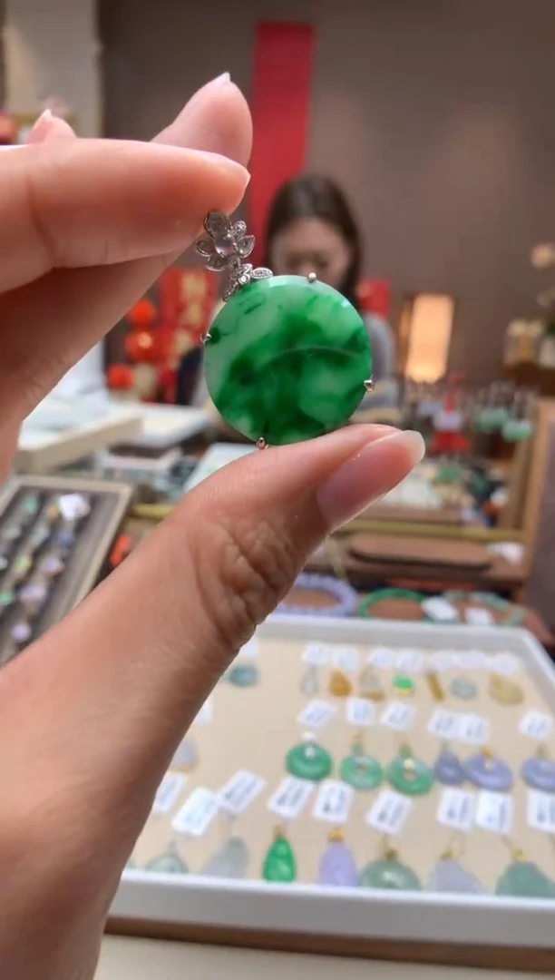 【闪购商品】翡翠颈饰18K金镶嵌无事牌