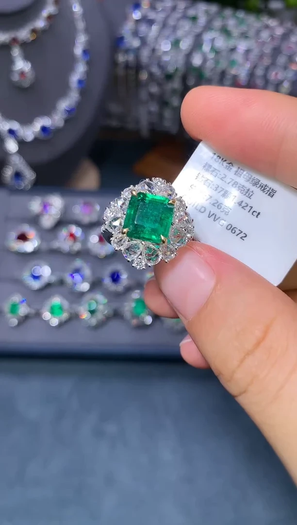 戒指18K金镶嵌祖母绿