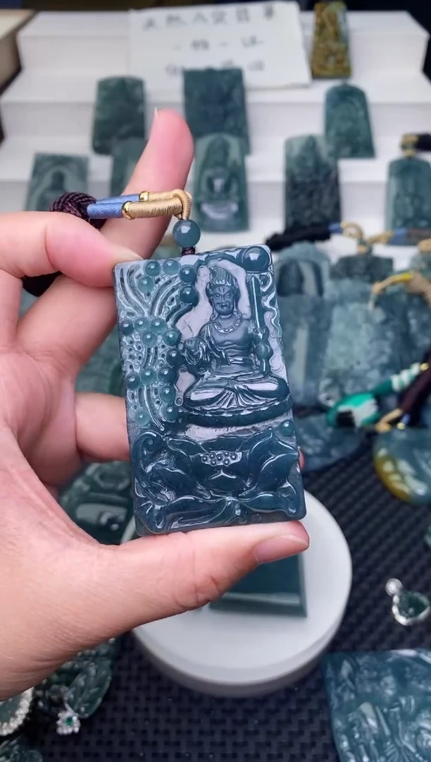 颈饰未镶嵌翡翠