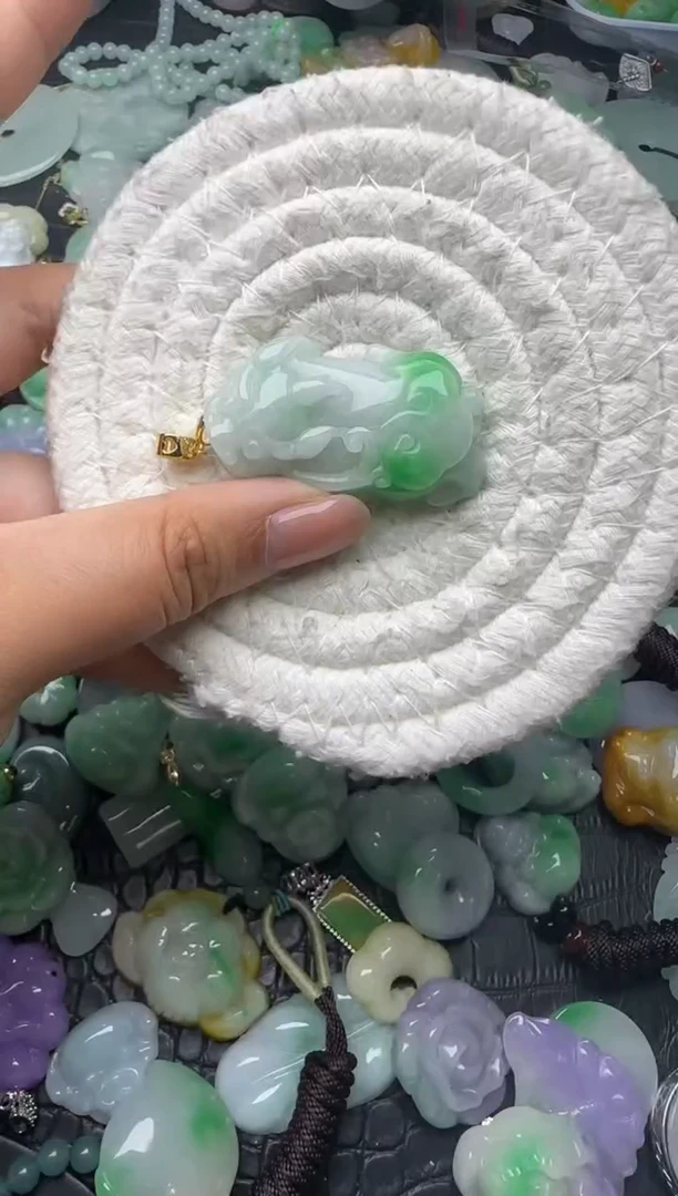 颈饰未镶嵌翡翠缅甸翡翠吊坠