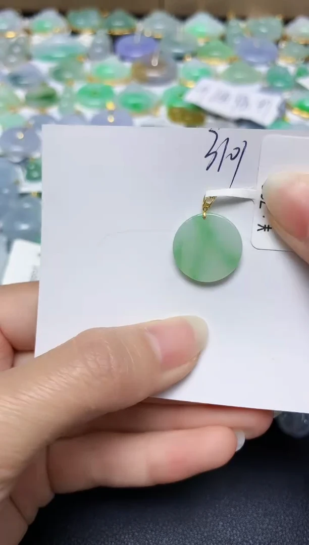 翡翠未镶嵌颈饰 天然翡翠A货