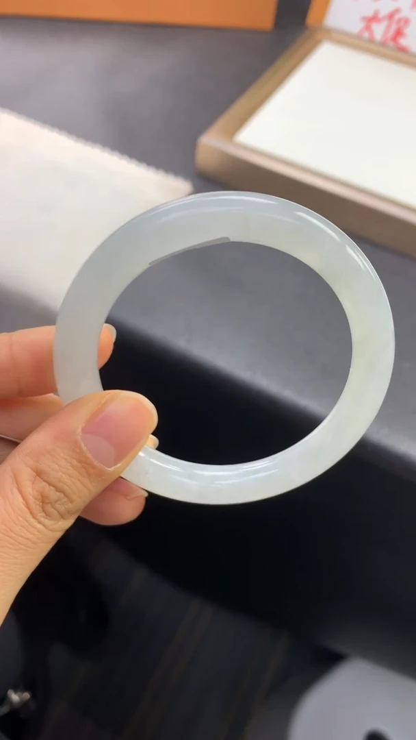 未镶嵌手镯（圆镯）翡翠退货需手镯吊牌标签完好
