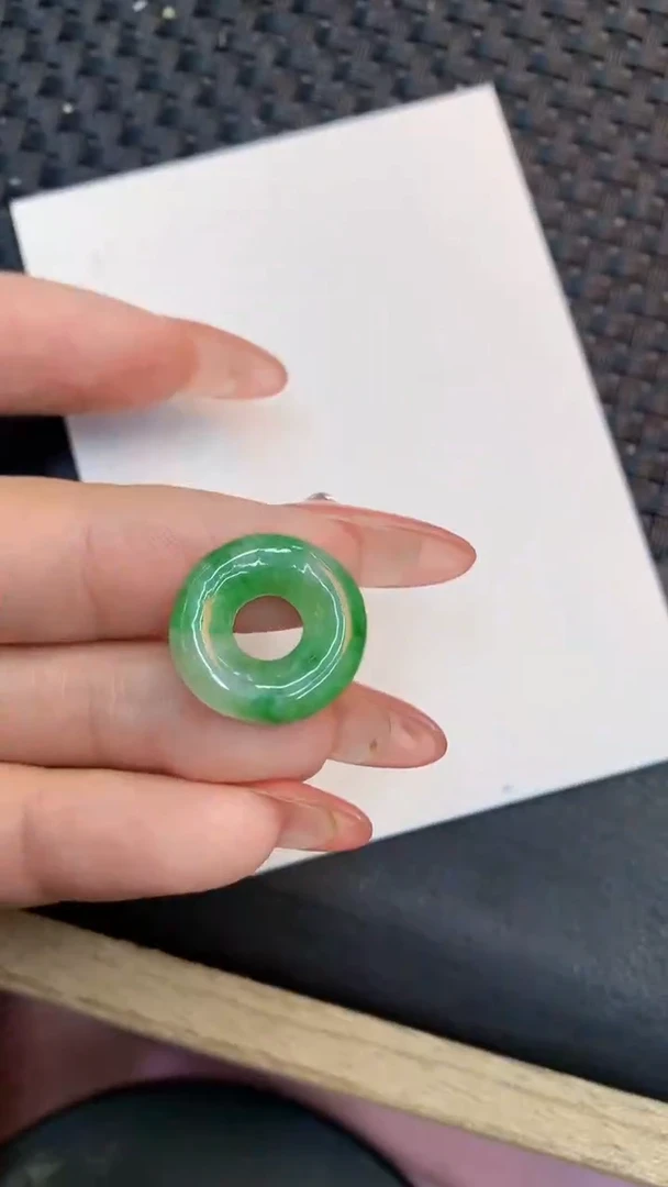 颈饰未镶嵌翡翠1