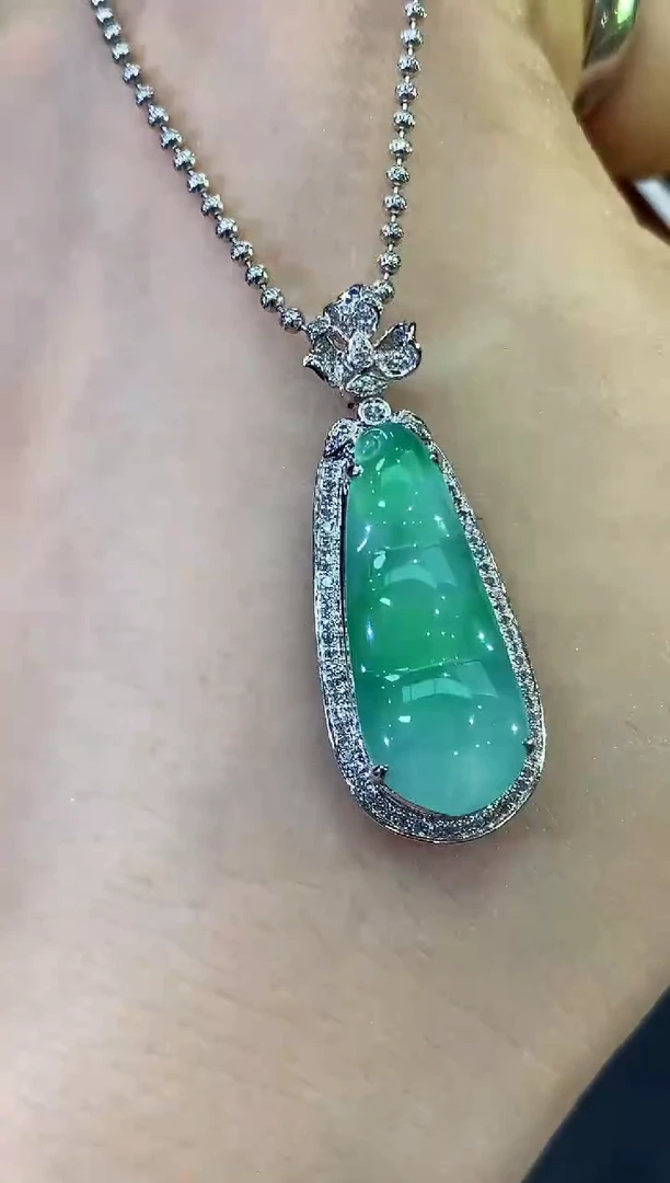 吊坠(不含链)18K金镶嵌翡翠B190