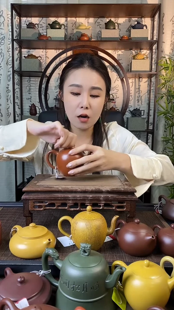茶壶紫砂光器美人肩 红卫朱泥