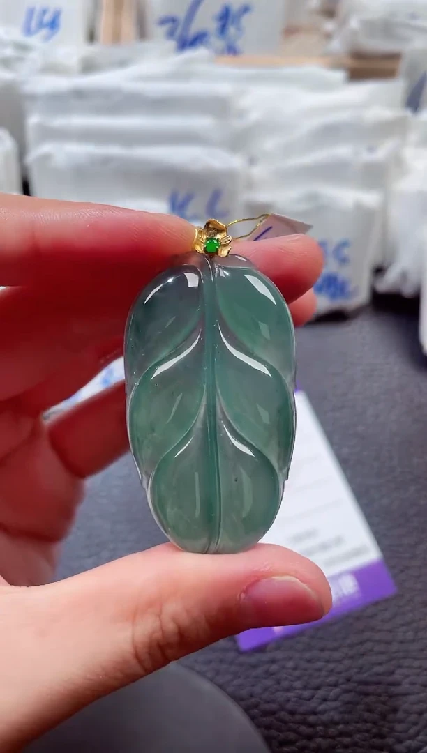 颈饰18K金镶嵌翡翠00008011