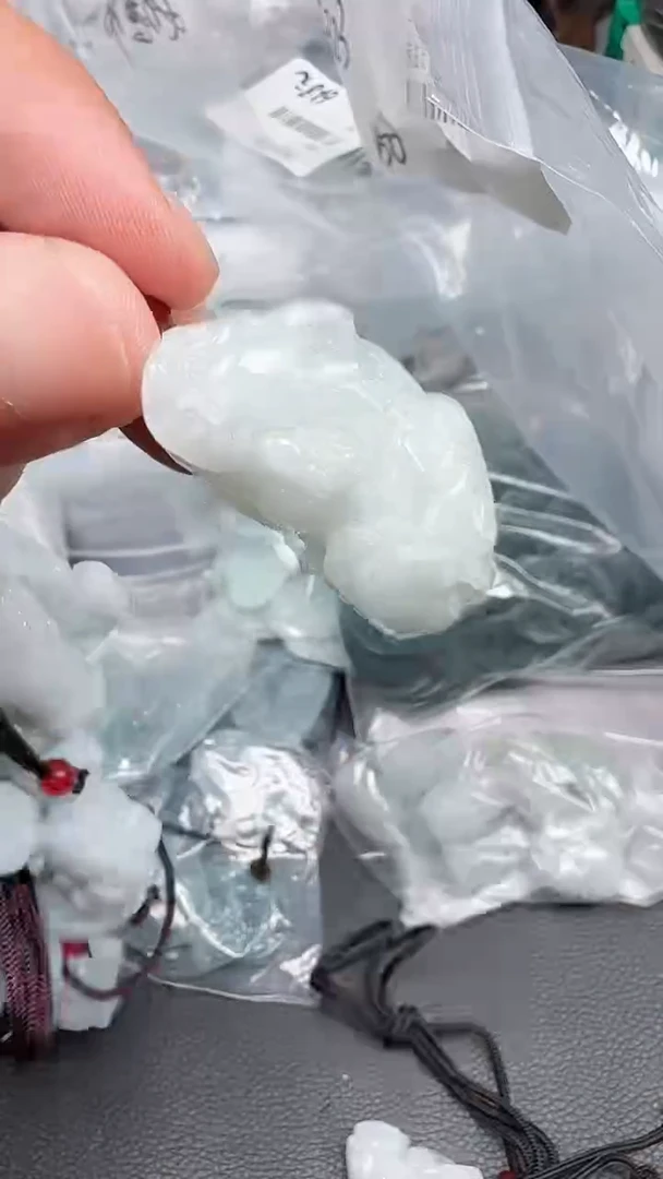 翡翠未镶嵌颈饰042