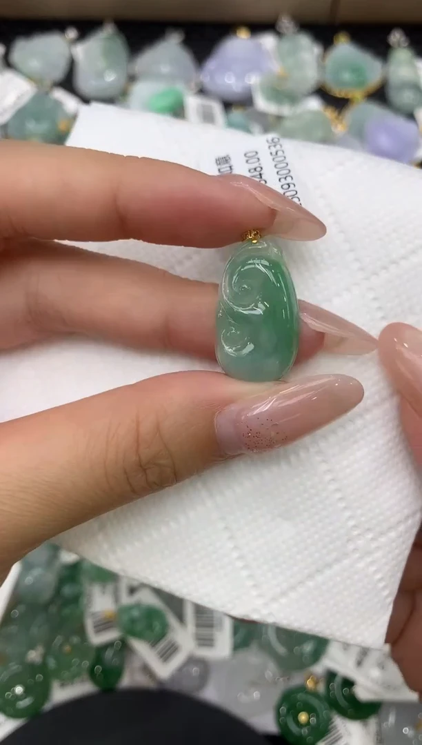 颈饰18K金镶嵌翡翠1111111111