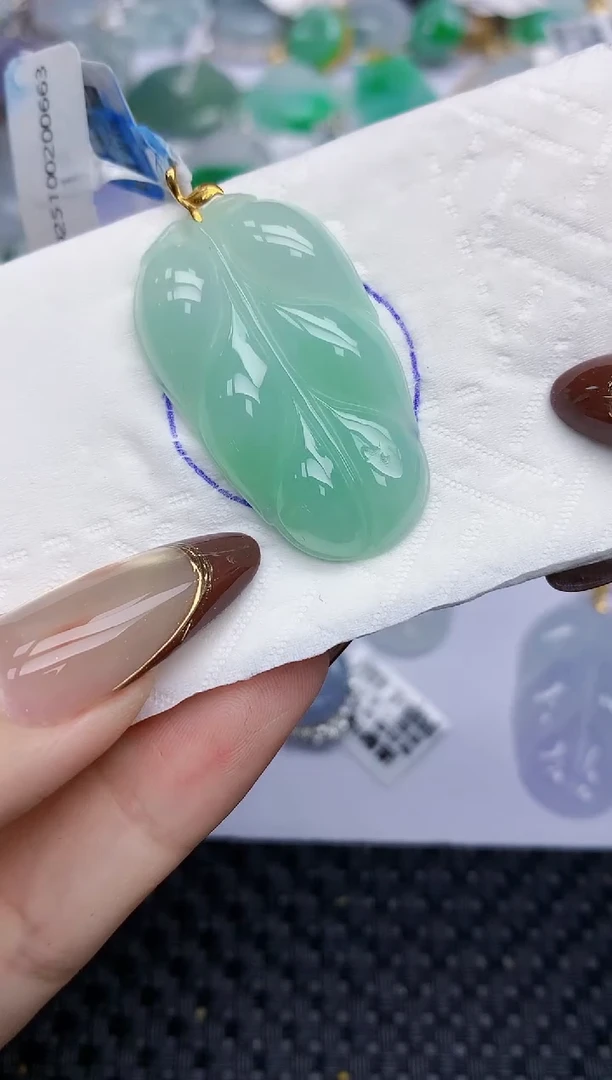 颈饰18K金镶嵌翡翠9   天然翡翠A货  百元以上9米证书费自理