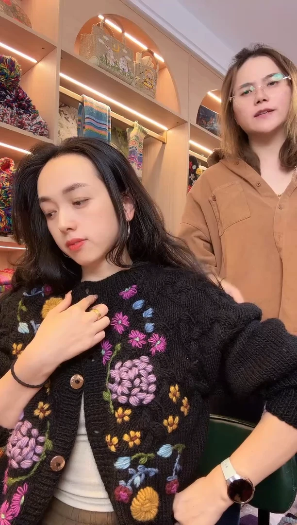百羊毛针织刺绣提花外套