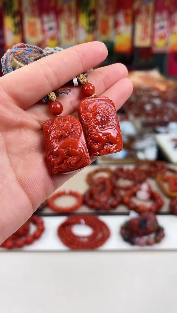 未镶嵌保山雕刻吊坠南红玛瑙（多样式发其一）