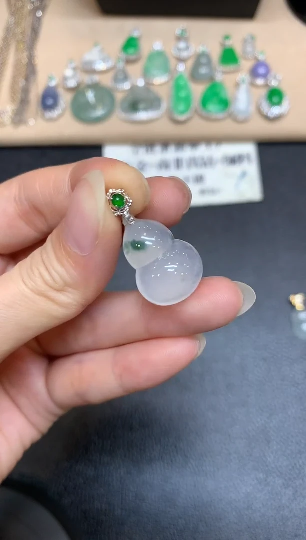 翡翠18K金镶嵌颈饰葫芦【无服务费