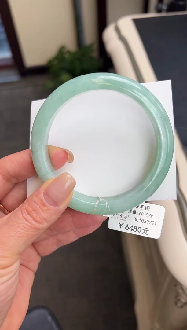 未镶嵌手镯翡翠果绿色