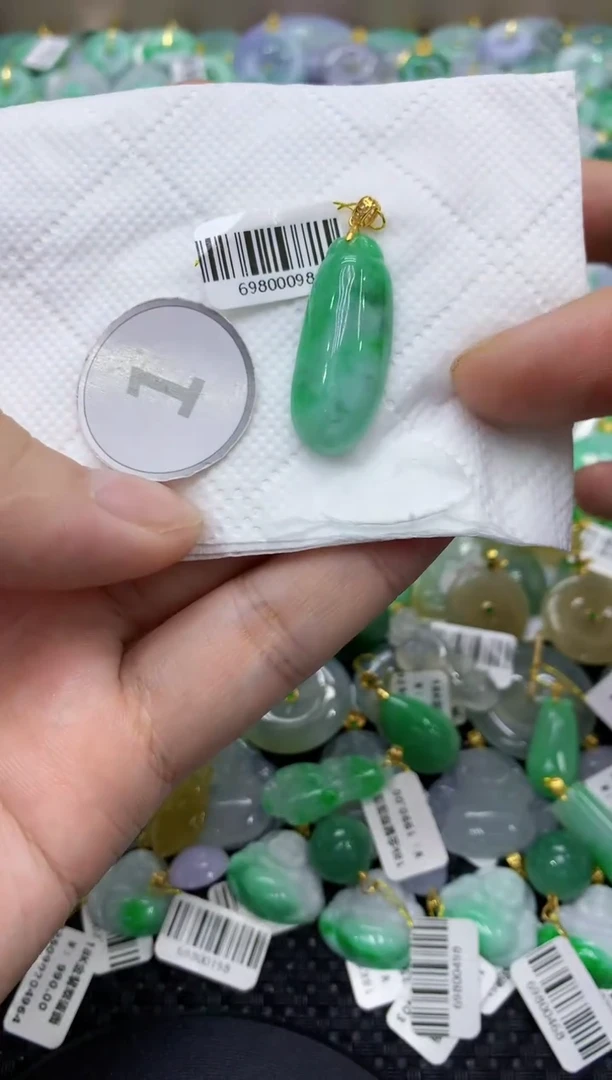 颈饰未镶嵌翡翠天然缅甸翡翠A货