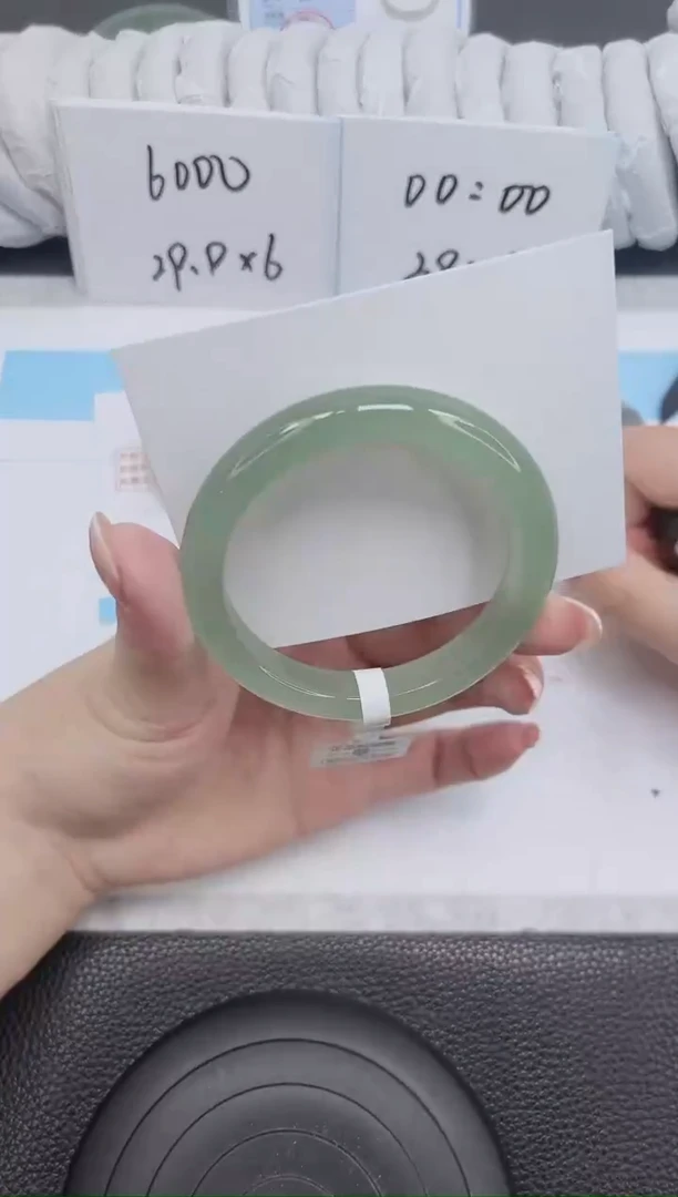 未镶嵌手镯石英质玉140-58.2