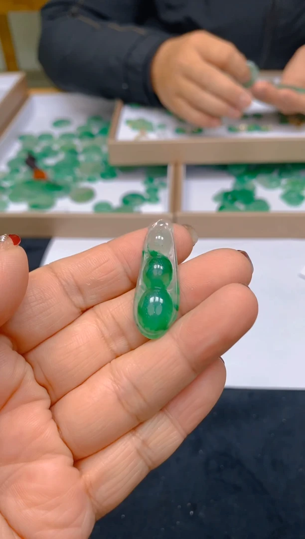 【闪购商品】石英质玉颈饰未镶嵌冰美人非洲翠A货