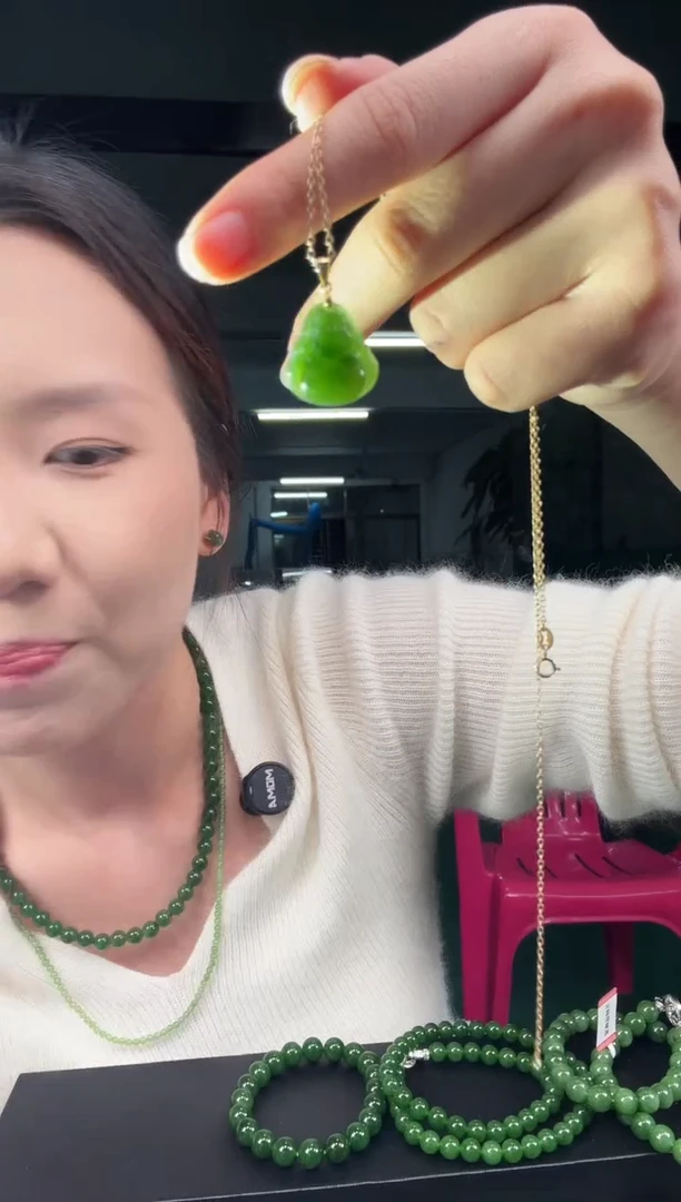 吊坠(赠链)未镶嵌和田玉（碧玉）碧玉佛公吊坠