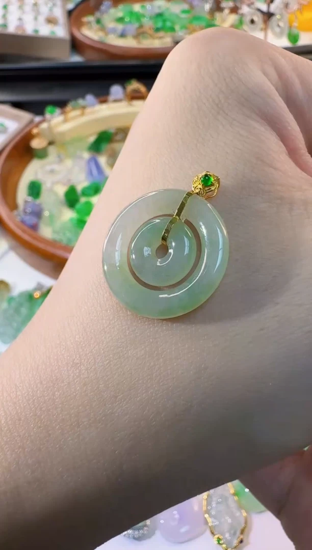 翡翠18K金镶嵌吊坠(不含链)缅甸A货翡翠