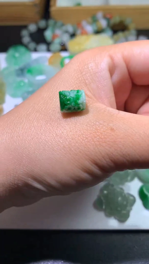 未镶嵌定制翡翠毛货