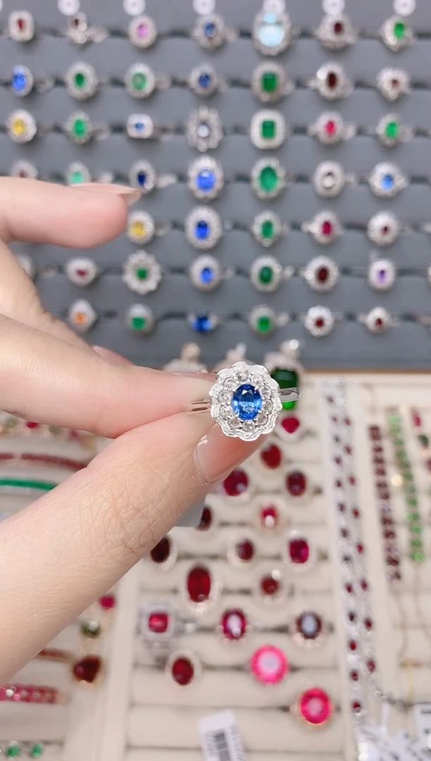 蓝宝石蓝宝石戒指18K金镶嵌T**a.