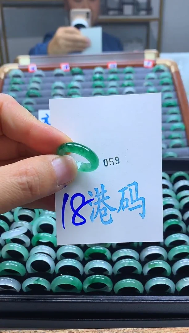 未镶嵌戒圈石英质玉非洲翠