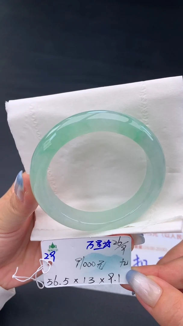 未镶嵌手镯翡翠自带#送人#，联系客服核对地址~