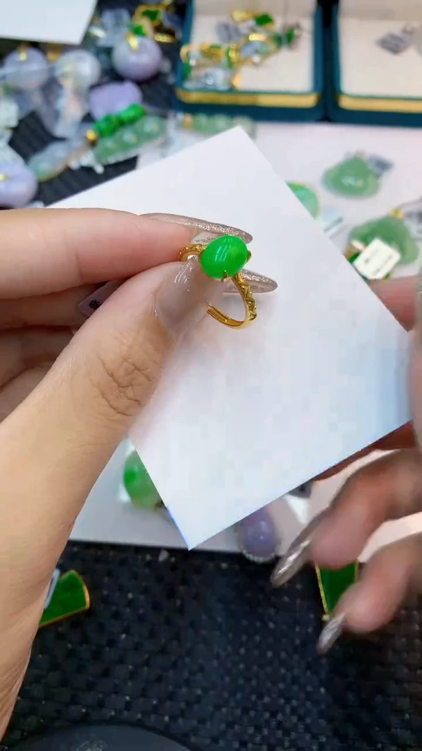 颈饰未镶嵌翡翠1