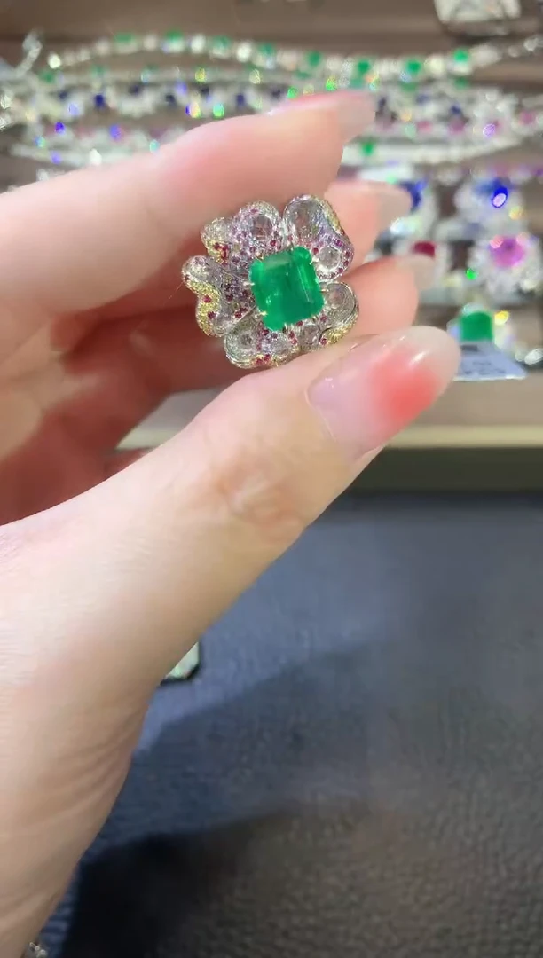 【闪购商品】祖母绿戒指18K金镶嵌C75