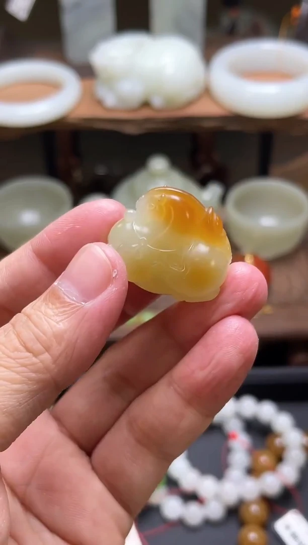 【闪购商品】和田玉吊坠未镶嵌且末金山糖白 马上有钱