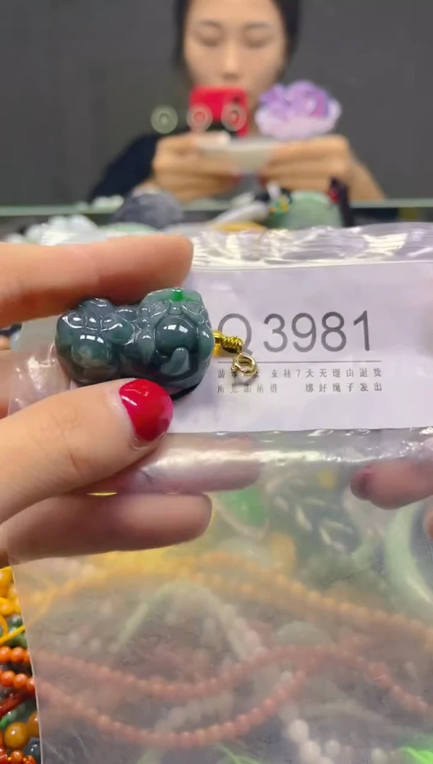 颈饰未镶嵌翡翠/Q/翡翠A货，一件也是批发价