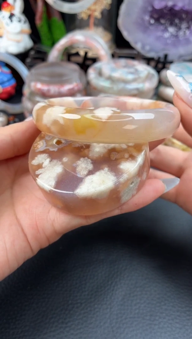 未镶嵌手镯（圆镯）石英质玉60