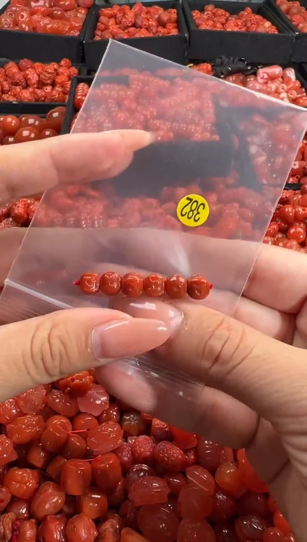 南红玛瑙未镶嵌颈饰1