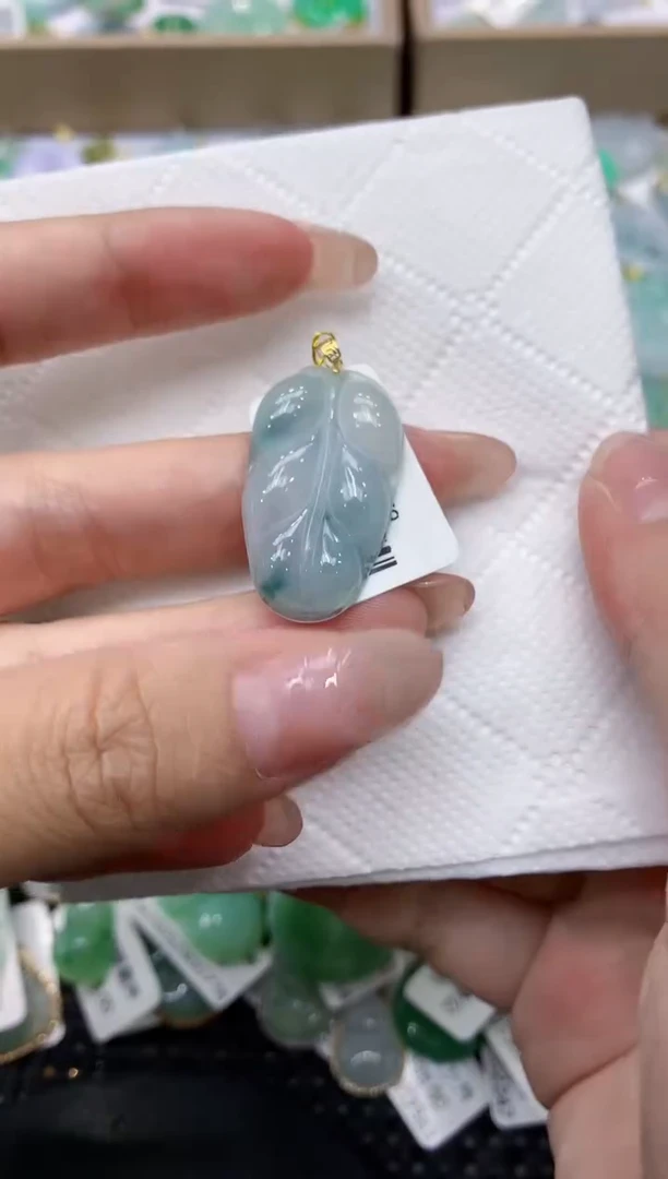 翡翠18K金镶嵌颈饰111111111