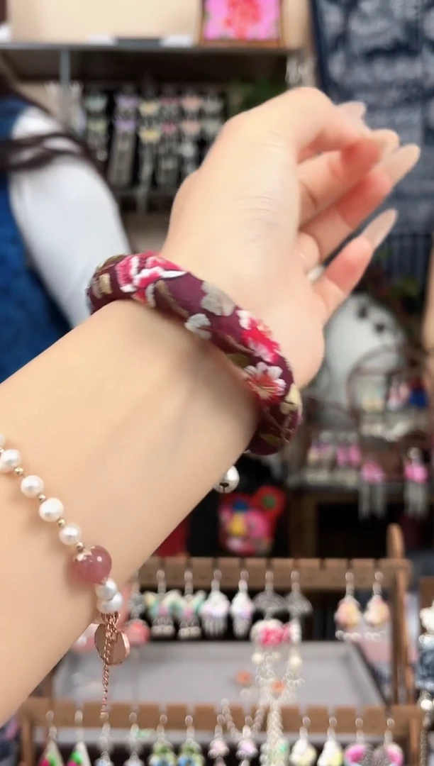 织绣民族风非遗老绣饰品674