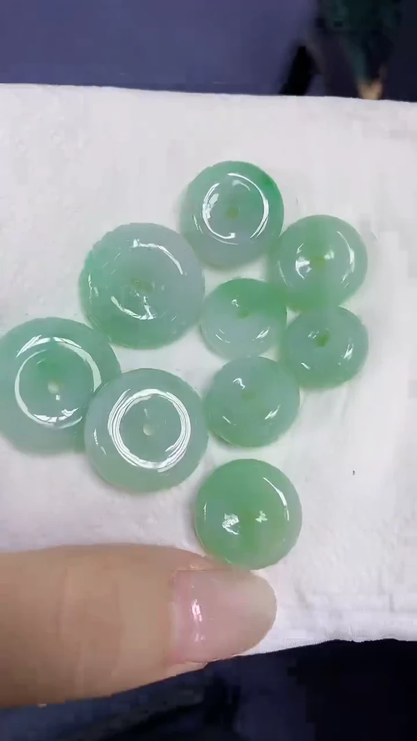 翡翠未镶嵌颈饰天然缅甸翡翠A货多样性发两个