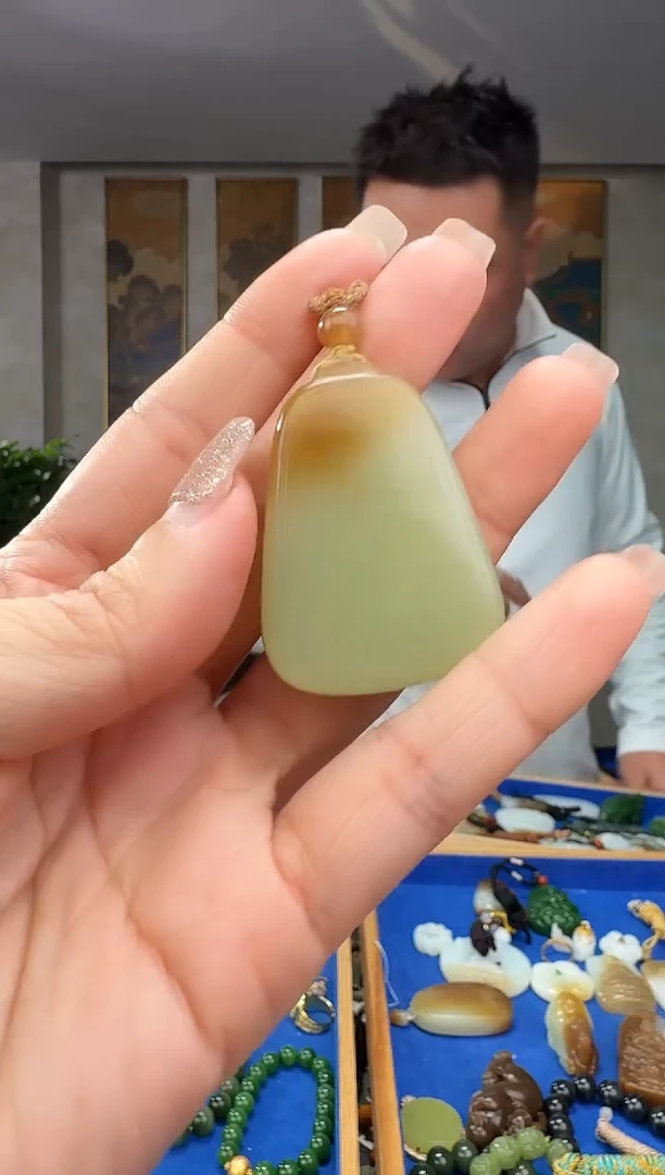 颈饰未镶嵌和田玉拍一发一