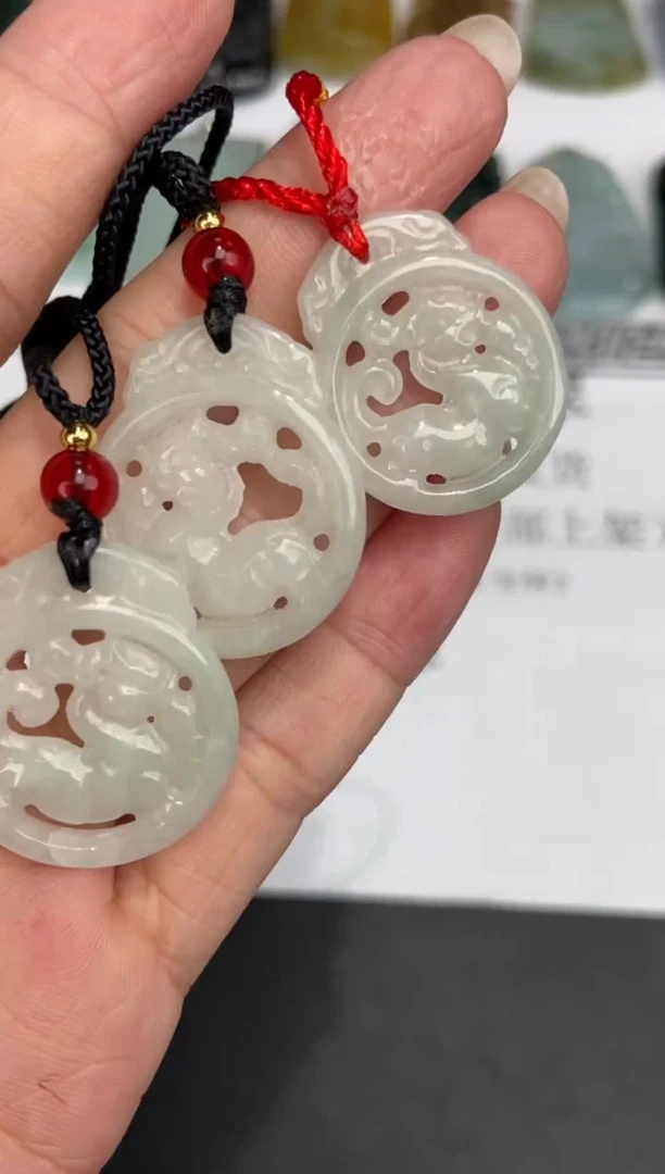 翡翠挂件未镶嵌292748   /多样性发一件